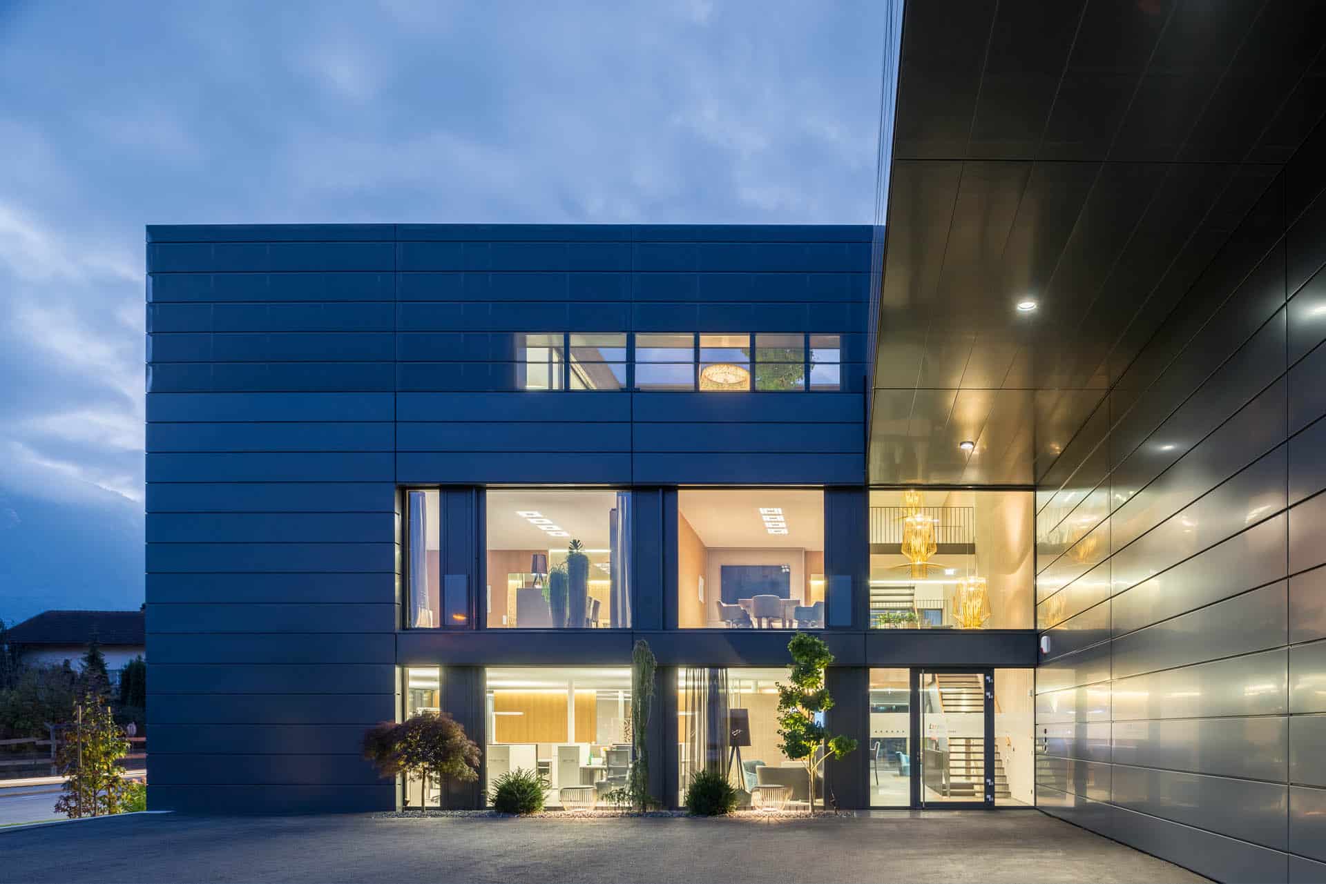 Luna Headquater - Pierre Lang - Edle Designerschmuckstücke in ausgezeichneter Echtschmuckqualität, 100 % Handarbeit