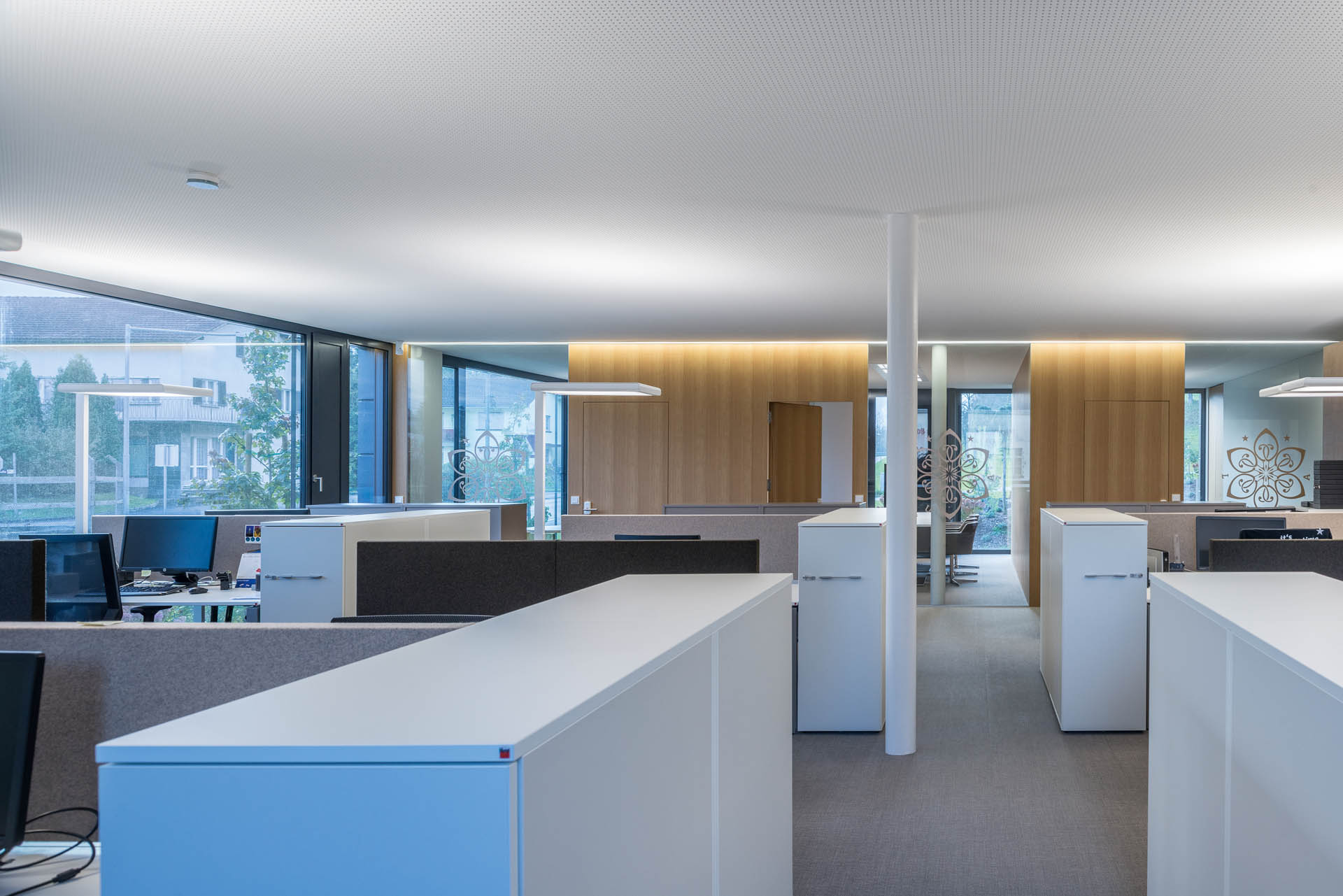 Luna Headquater 42 - Pierre Lang - Edle Designerschmuckstücke in ausgezeichneter Echtschmuckqualität, 100 % Handarbeit