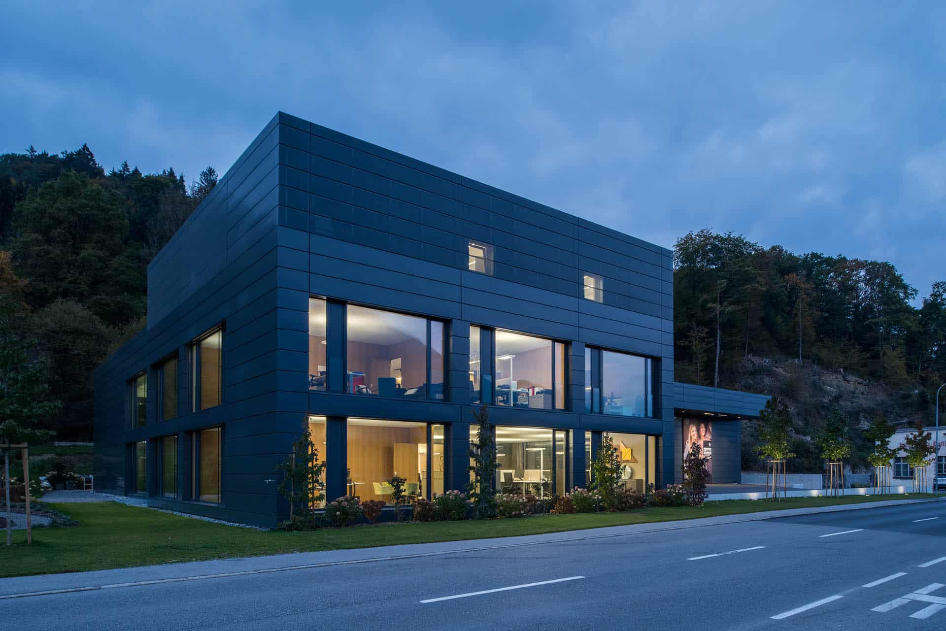 Luna Headquater 65 - Pierre Lang - Edle Designerschmuckstücke in ausgezeichneter Echtschmuckqualität, 100 % Handarbeit