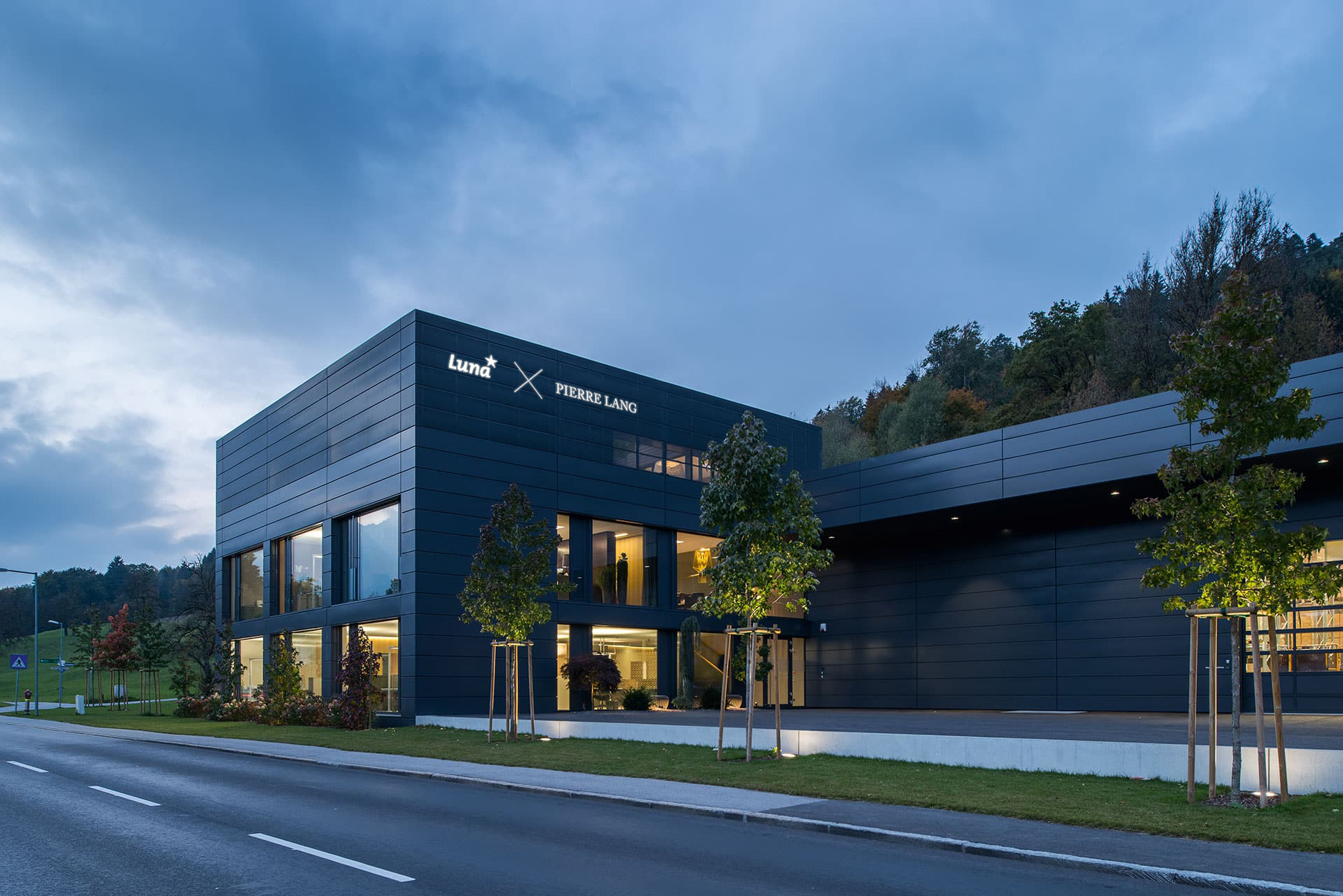 Luna Headquater 36 luna x pierrelang - Pierre Lang - Edle Designerschmuckstücke in ausgezeichneter Echtschmuckqualität, 100 % Handarbeit